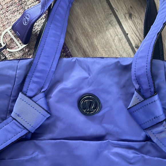 Lululemon Triumphant Purple Ruffled Gym Tote Duffel Travel Handbag Shoulder Bag - Picture 4 of 14